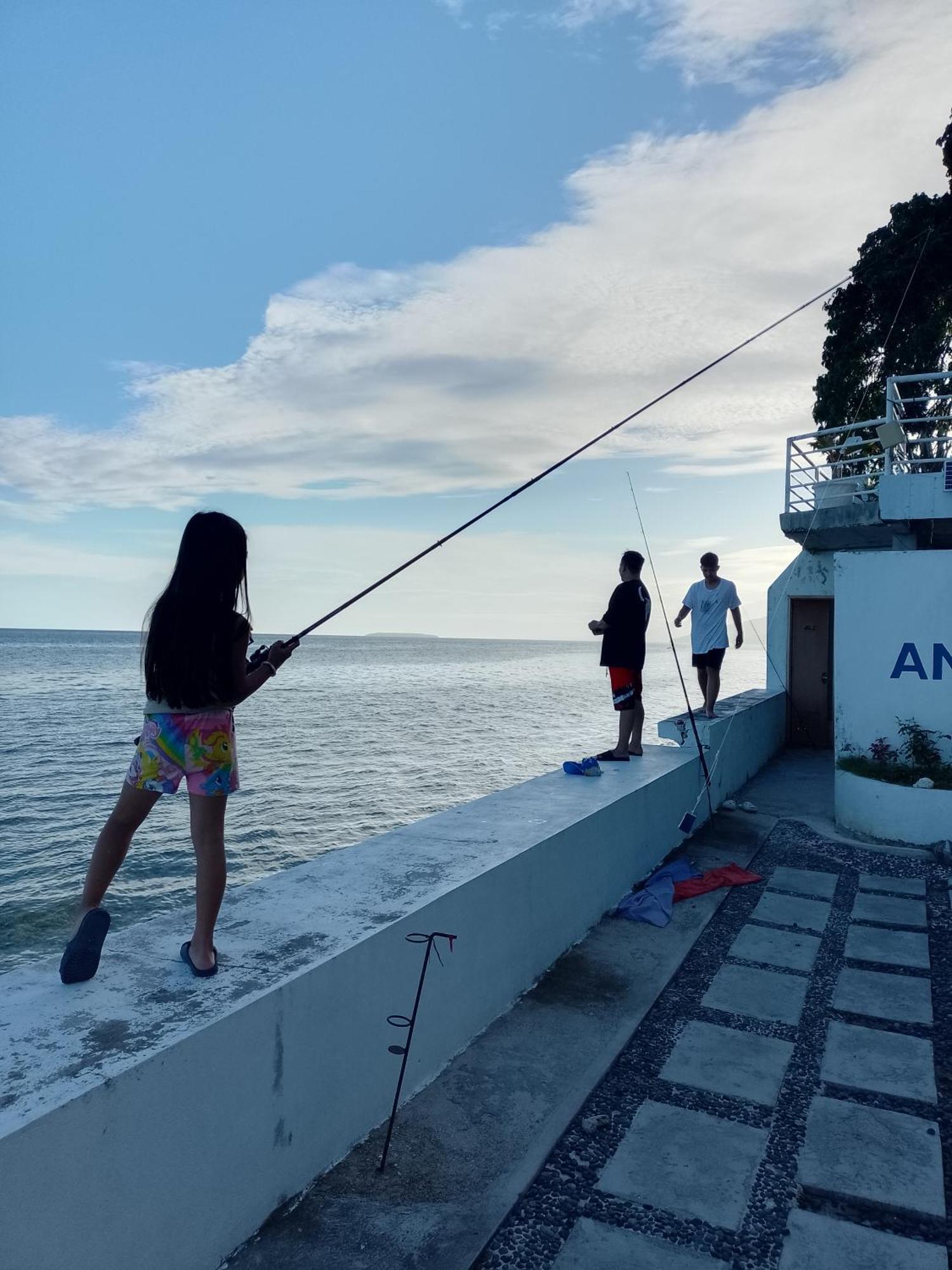 Angler'S Hub & Resort Oslob Buitenkant foto